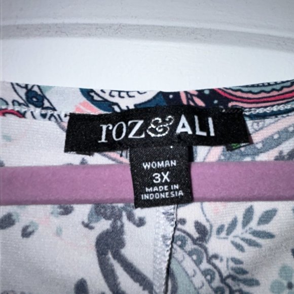 Blouse - Picture 2 of 3